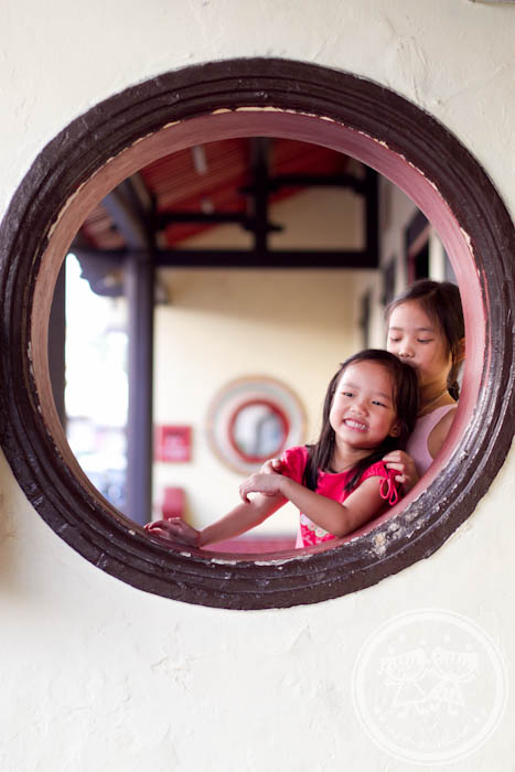 Girls playing at Jonkers Street